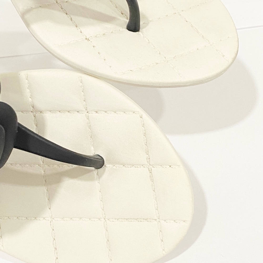 🖤🤍🖤Chanel Quilted Sandals - Picture 6 of 11
